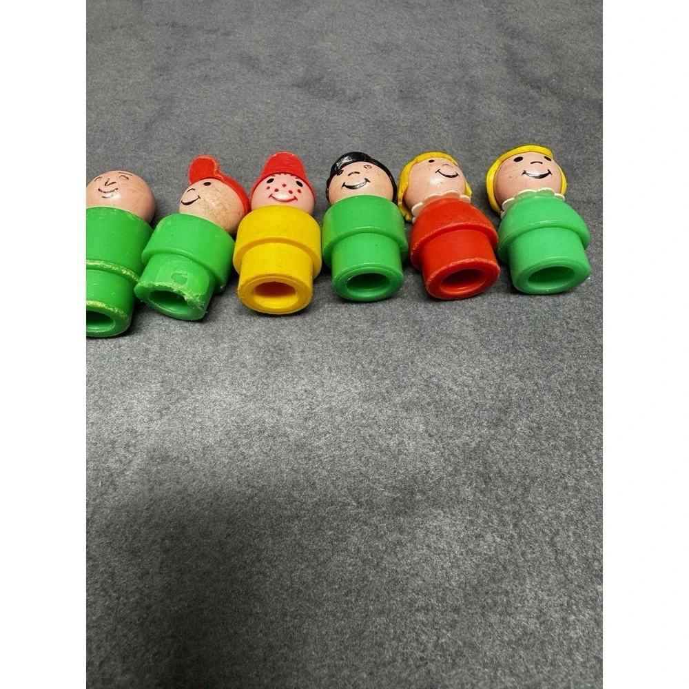Lot of 10 Vintage of Assorted Fisher Price Little People Figures Plastic